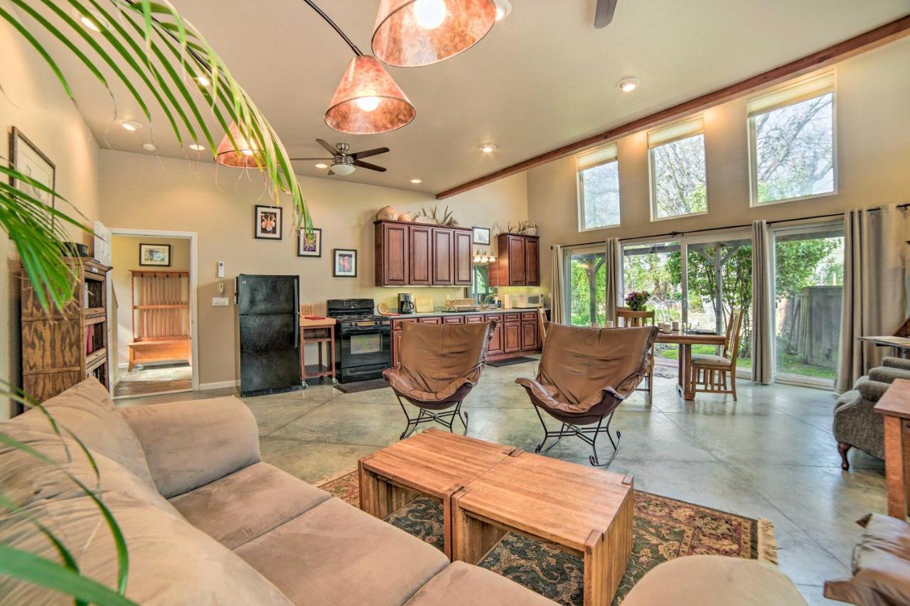 Hilltop Loft Ukiah Vacation Rental! Esterno foto