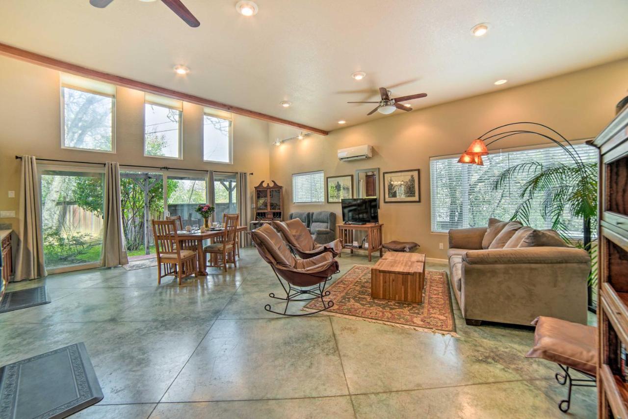 Hilltop Loft Ukiah Vacation Rental! Esterno foto