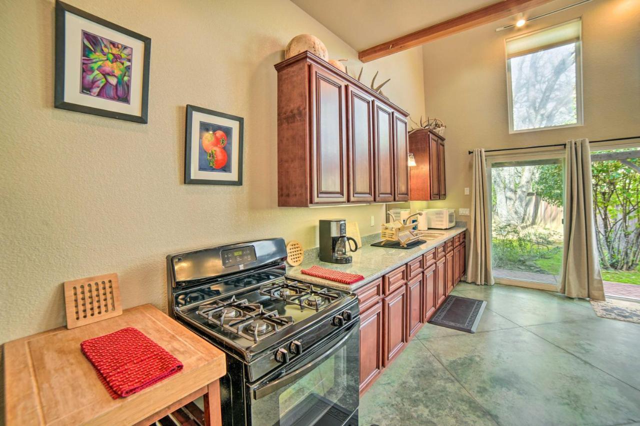 Hilltop Loft Ukiah Vacation Rental! Esterno foto